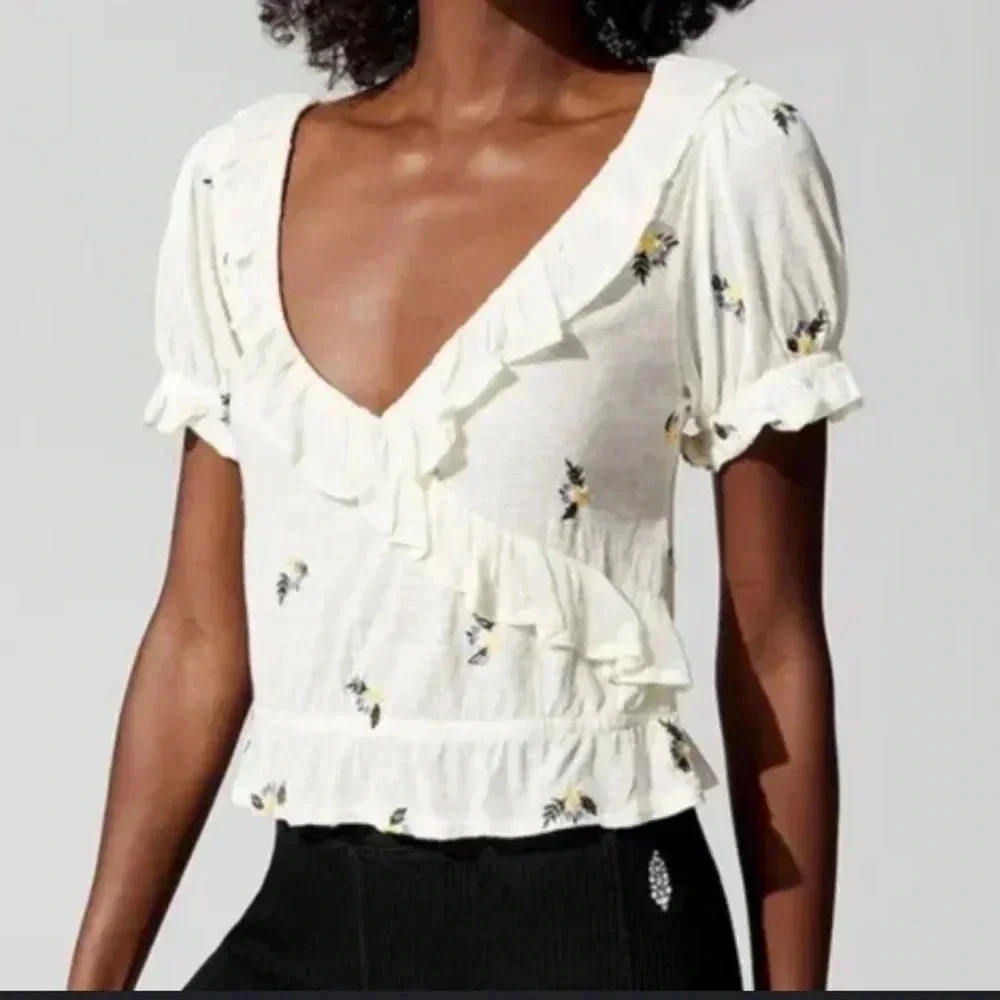 Free People Women’s Cream full bloom‎ embroidered crop top Ruffle Small NWT